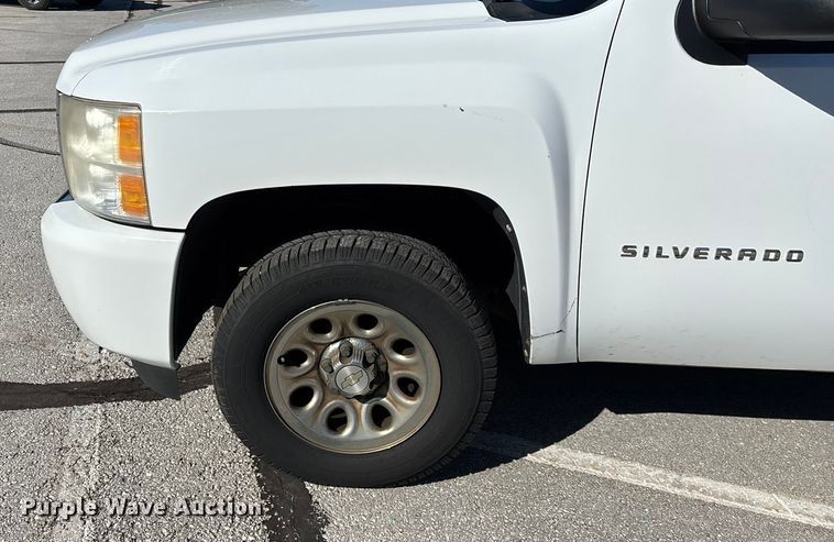 image for item ED2319 2011 Chevrolet Silverado 1500 Ext. Cab pickup truck