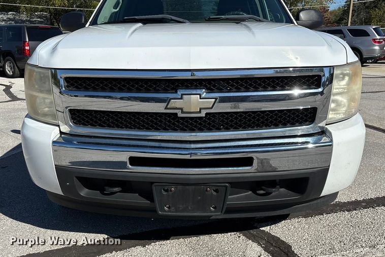 image for item ED2319 2011 Chevrolet Silverado 1500 Ext. Cab pickup truck