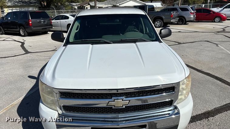 image for item ED2319 2011 Chevrolet Silverado 1500 Ext. Cab pickup truck