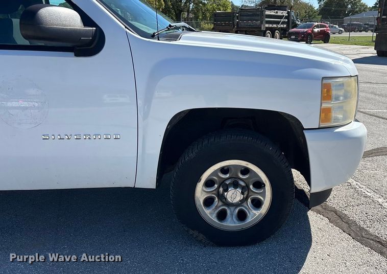 image for item ED2319 2011 Chevrolet Silverado 1500 Ext. Cab pickup truck