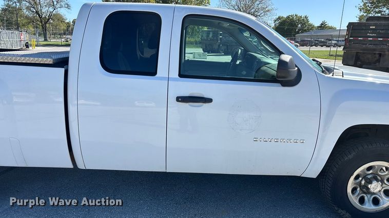 image for item ED2319 2011 Chevrolet Silverado 1500 Ext. Cab pickup truck