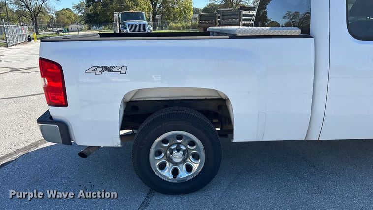 image for item ED2319 2011 Chevrolet Silverado 1500 Ext. Cab pickup truck