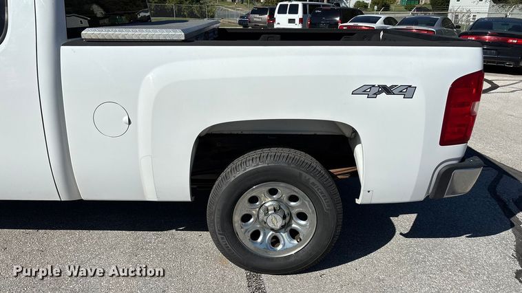 image for item ED2319 2011 Chevrolet Silverado 1500 Ext. Cab pickup truck