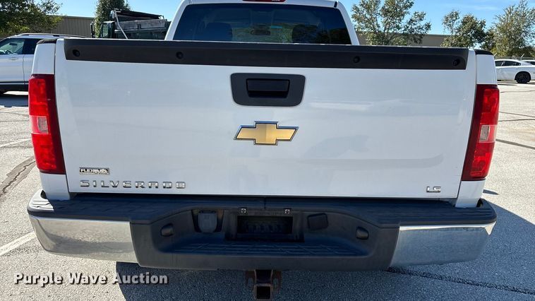 image for item ED2319 2011 Chevrolet Silverado 1500 Ext. Cab pickup truck