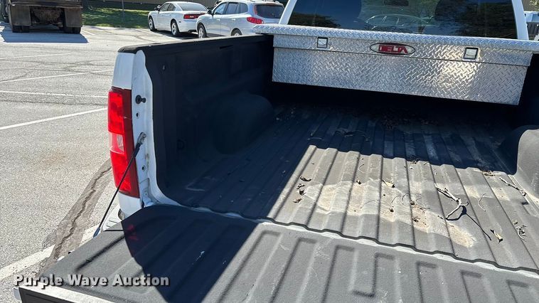 image for item ED2319 2011 Chevrolet Silverado 1500 Ext. Cab pickup truck