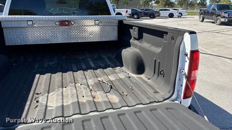 image for item ED2319 2011 Chevrolet Silverado 1500 Ext. Cab pickup truck