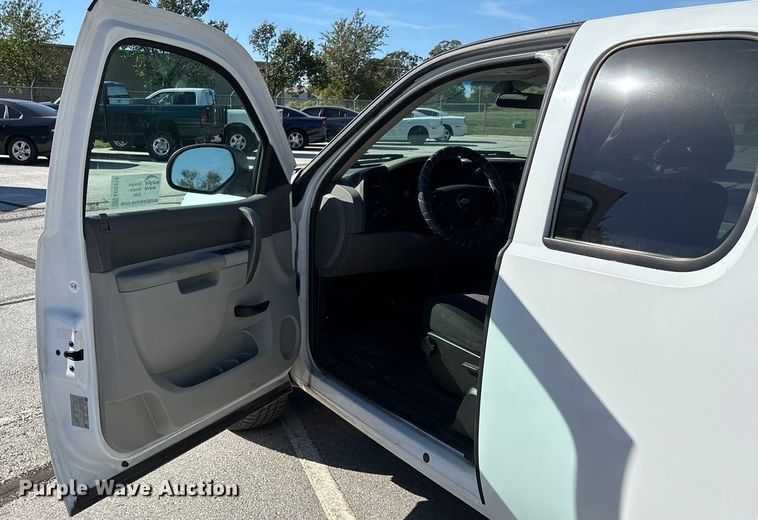 image for item ED2319 2011 Chevrolet Silverado 1500 Ext. Cab pickup truck