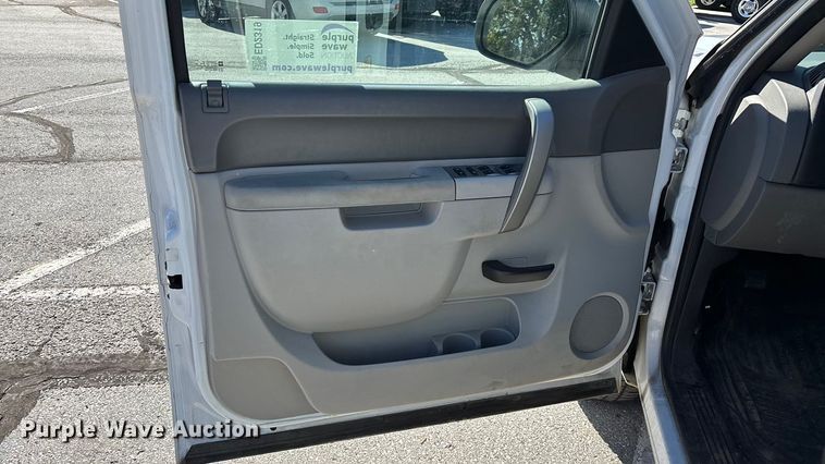 image for item ED2319 2011 Chevrolet Silverado 1500 Ext. Cab pickup truck