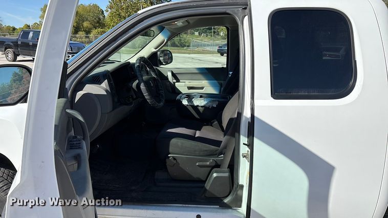image for item ED2319 2011 Chevrolet Silverado 1500 Ext. Cab pickup truck