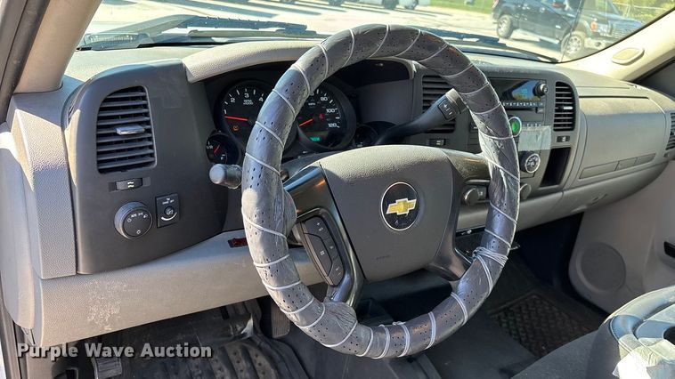image for item ED2319 2011 Chevrolet Silverado 1500 Ext. Cab pickup truck