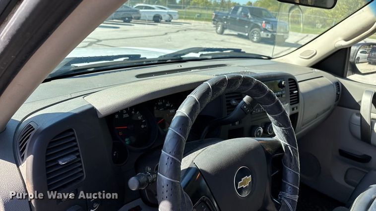 image for item ED2319 2011 Chevrolet Silverado 1500 Ext. Cab pickup truck