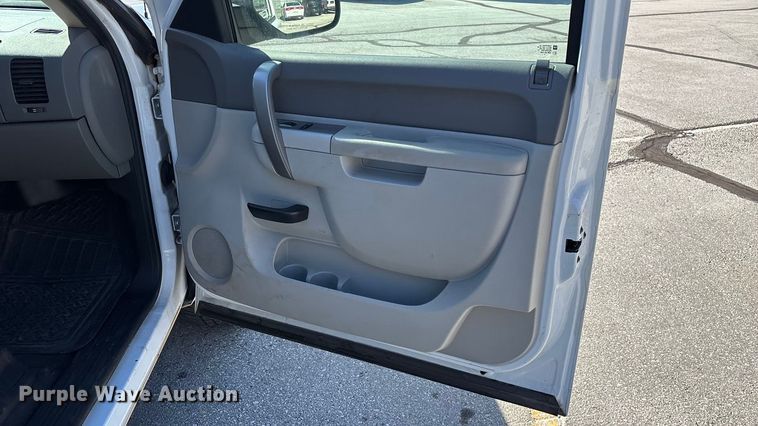 image for item ED2319 2011 Chevrolet Silverado 1500 Ext. Cab pickup truck