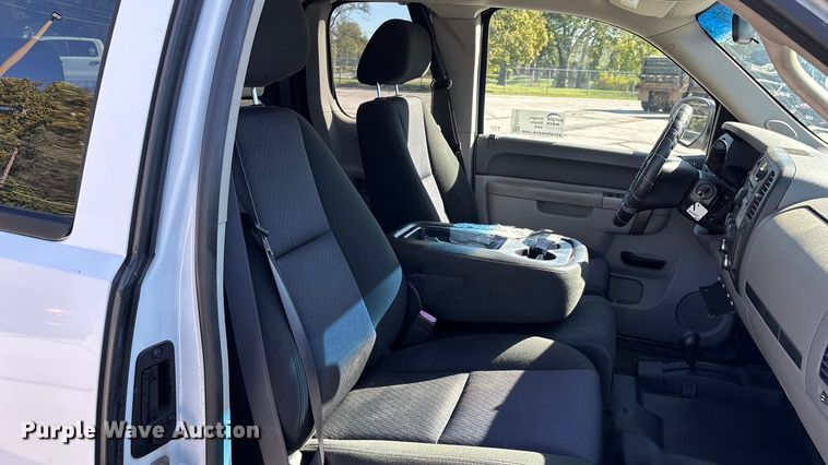 image for item ED2319 2011 Chevrolet Silverado 1500 Ext. Cab pickup truck