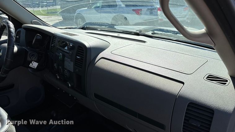 image for item ED2319 2011 Chevrolet Silverado 1500 Ext. Cab pickup truck