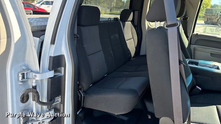 image for item ED2319 2011 Chevrolet Silverado 1500 Ext. Cab pickup truck