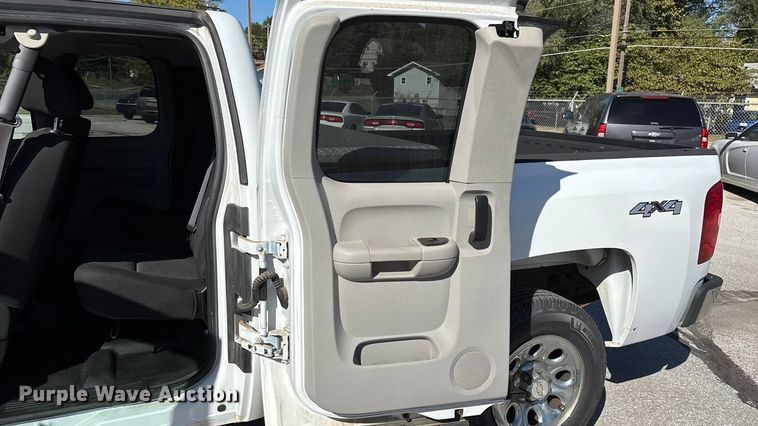 image for item ED2319 2011 Chevrolet Silverado 1500 Ext. Cab pickup truck