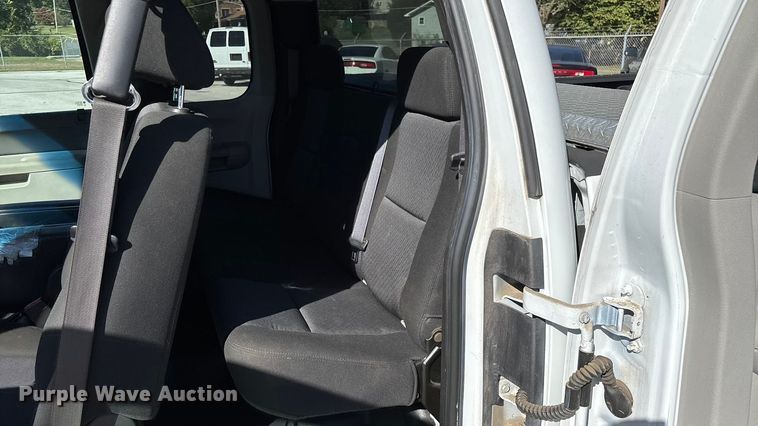 image for item ED2319 2011 Chevrolet Silverado 1500 Ext. Cab pickup truck