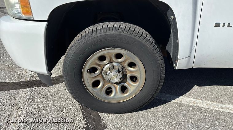 image for item ED2319 2011 Chevrolet Silverado 1500 Ext. Cab pickup truck