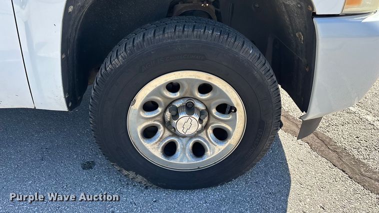 image for item ED2319 2011 Chevrolet Silverado 1500 Ext. Cab pickup truck