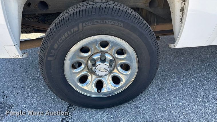 image for item ED2319 2011 Chevrolet Silverado 1500 Ext. Cab pickup truck