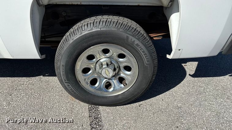 image for item ED2319 2011 Chevrolet Silverado 1500 Ext. Cab pickup truck