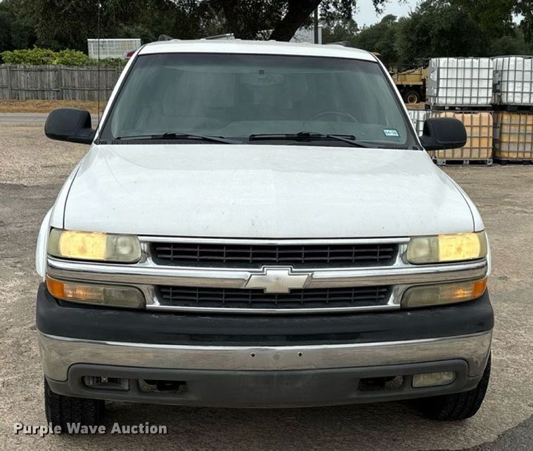image for item ED5827 2004 Chevrolet Suburban 2500 SUV