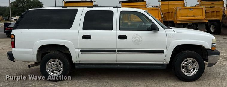 image for item ED5827 2004 Chevrolet Suburban 2500 SUV