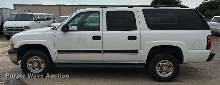 image for item ED5827 2004 Chevrolet Suburban 2500 SUV