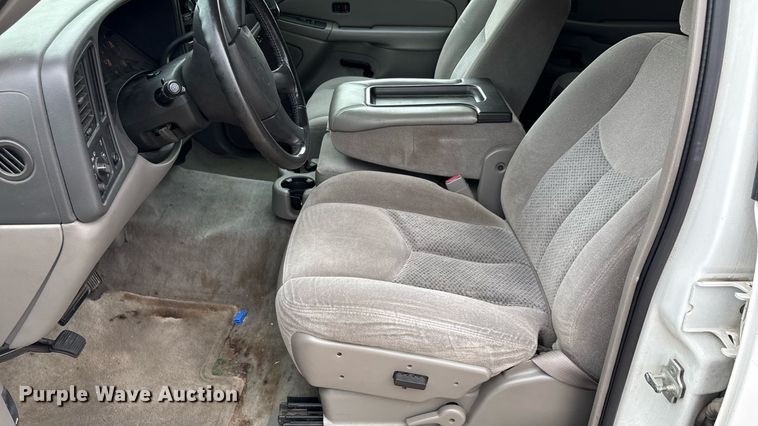 image for item ED5827 2004 Chevrolet Suburban 2500 SUV