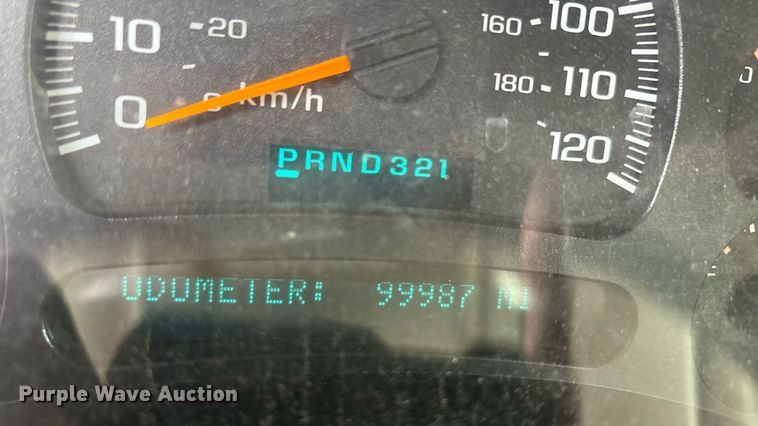 image for item ED5827 2004 Chevrolet Suburban 2500 SUV