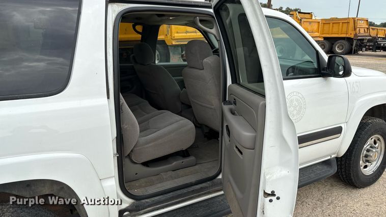 image for item ED5827 2004 Chevrolet Suburban 2500 SUV