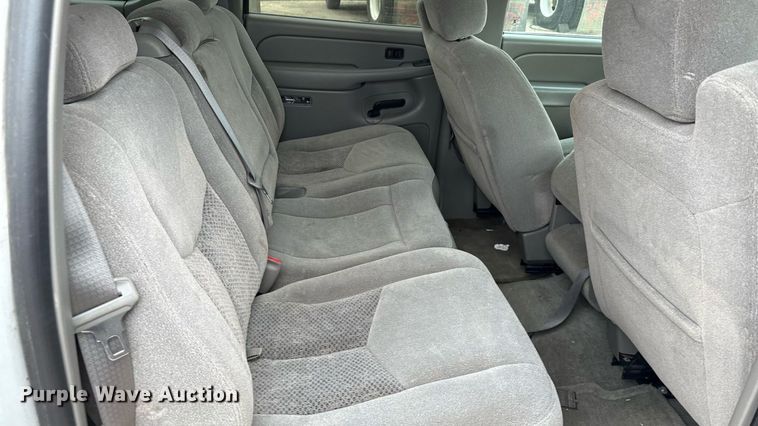 image for item ED5827 2004 Chevrolet Suburban 2500 SUV