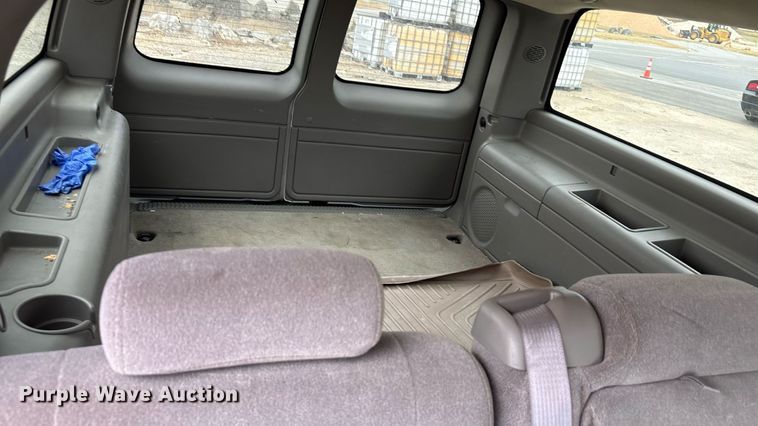 image for item ED5827 2004 Chevrolet Suburban 2500 SUV