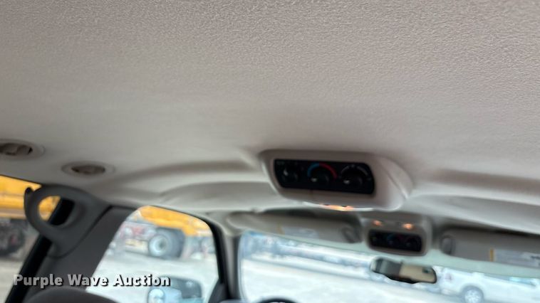 image for item ED5827 2004 Chevrolet Suburban 2500 SUV