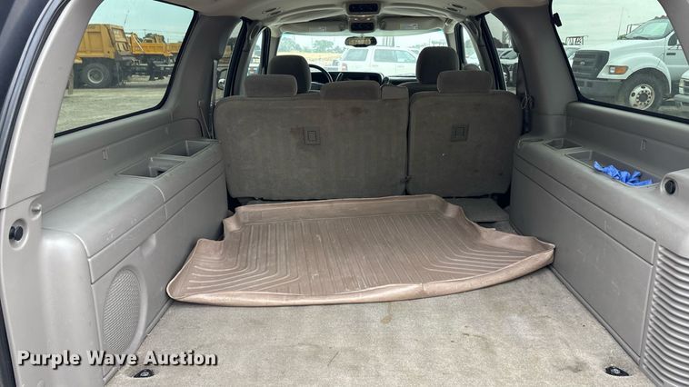 image for item ED5827 2004 Chevrolet Suburban 2500 SUV