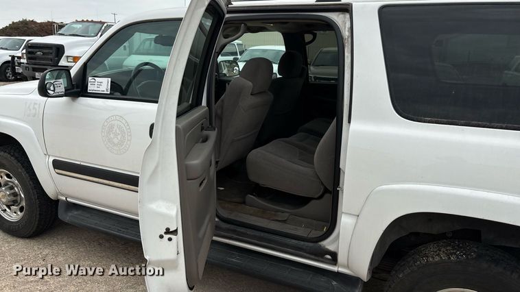 image for item ED5827 2004 Chevrolet Suburban 2500 SUV