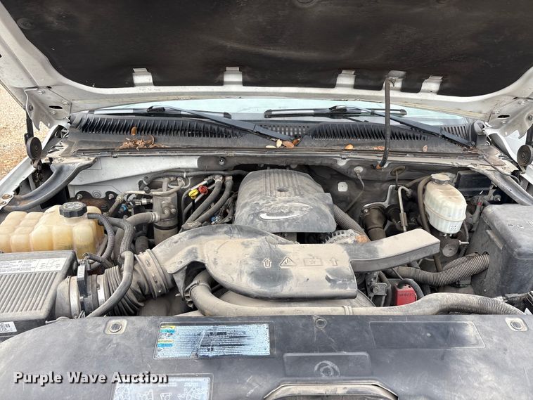 image for item ED5827 2004 Chevrolet Suburban 2500 SUV