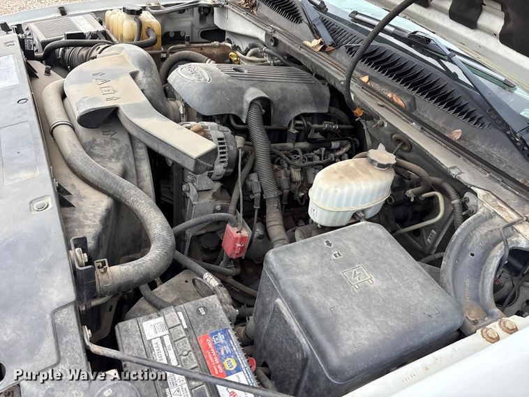 image for item ED5827 2004 Chevrolet Suburban 2500 SUV