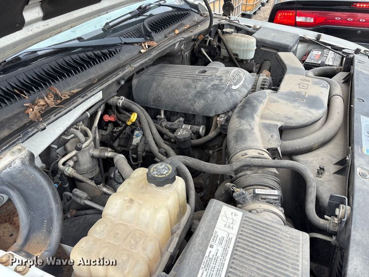 image for item ED5827 2004 Chevrolet Suburban 2500 SUV