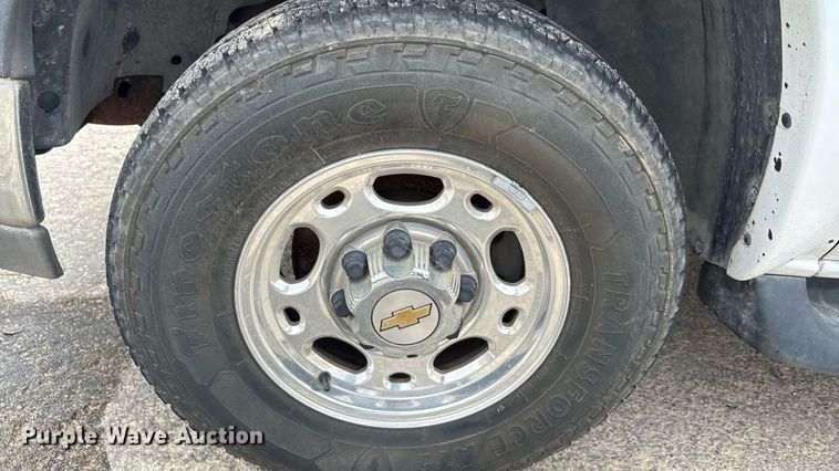 image for item ED5827 2004 Chevrolet Suburban 2500 SUV