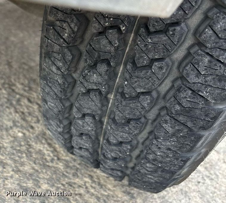 image for item ED5827 2004 Chevrolet Suburban 2500 SUV