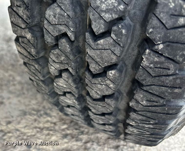 image for item ED5827 2004 Chevrolet Suburban 2500 SUV