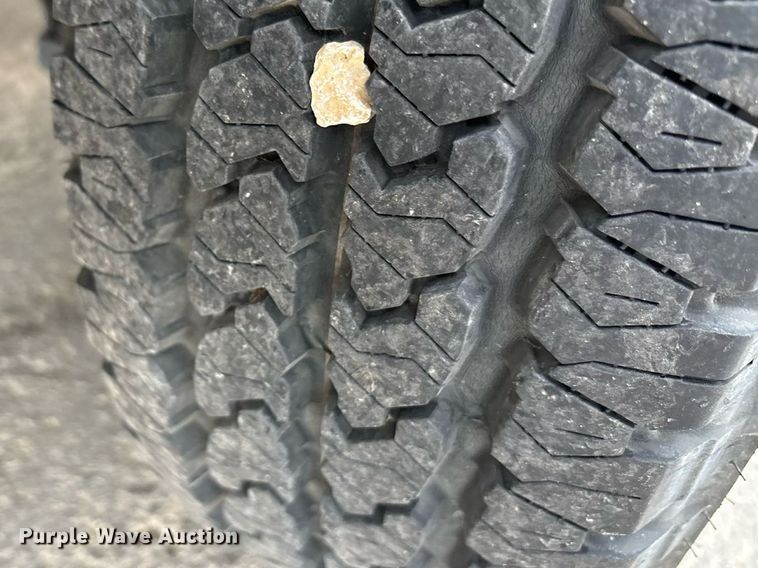 image for item ED5827 2004 Chevrolet Suburban 2500 SUV