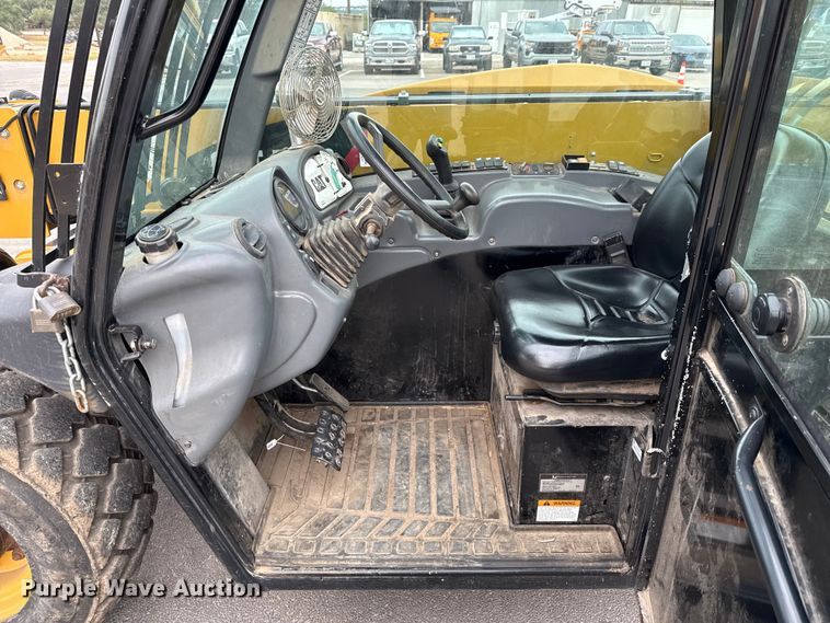 image for item ED5828 2016 Caterpillar TH255C telehandler