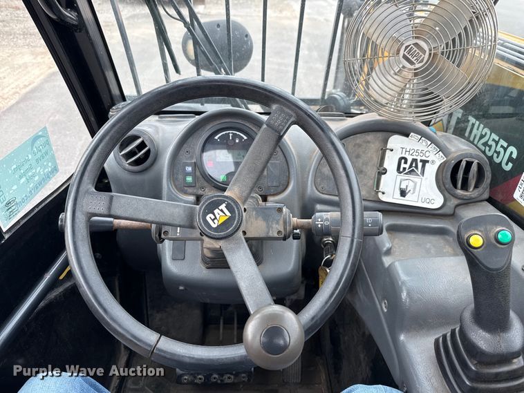image for item ED5828 2016 Caterpillar TH255C telehandler