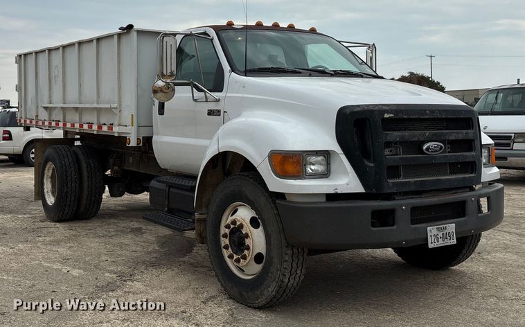 image for item ED5835 2004 Ford F750 dump truck
