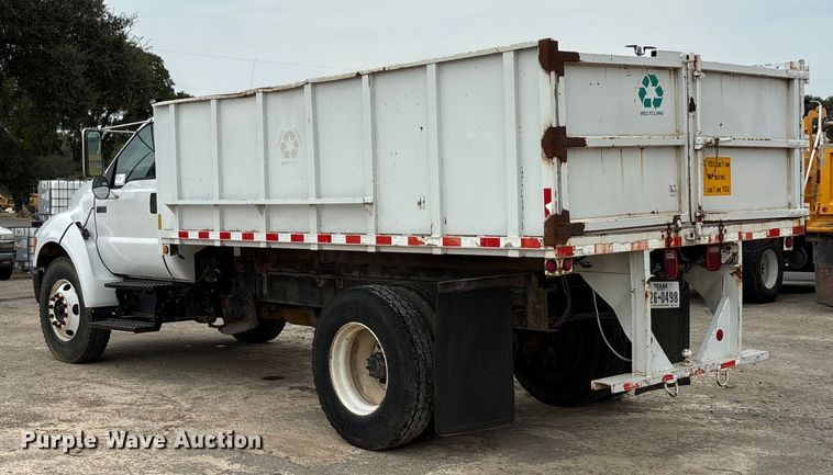 image for item ED5835 2004 Ford F750 dump truck