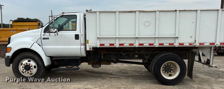 image for item ED5835 2004 Ford F750 dump truck