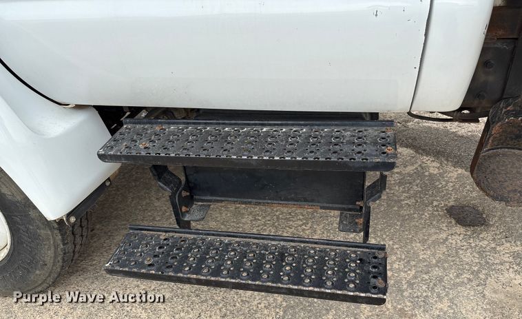 image for item ED5835 2004 Ford F750 dump truck