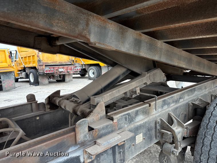 image for item ED5835 2004 Ford F750 dump truck